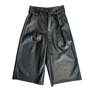 Vero Moda Honey Lilja HW Coated City Shorts Faux Leather Black NWT Goth